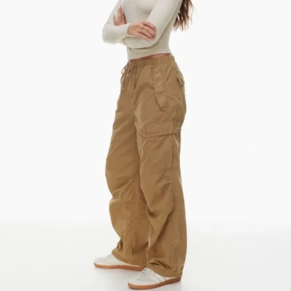 Aritzia TNA Squad Parachute Pant - Picture 2 of 7